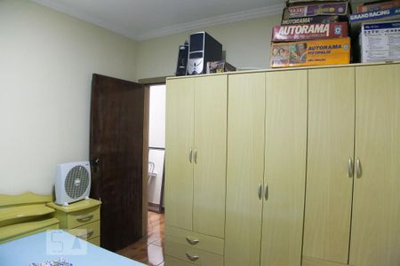 Casa à venda com 320m², 3 quartos e 3 vagas Casa à venda com 320m², 3 quartos e 3 vagasQuarto 2