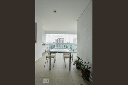 Apartamento à venda com 76m², 2 quartos e 1 vagaVaranda