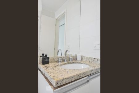 Apartamento à venda com 76m², 2 quartos e 1 vagaBanheiro Suíte 02