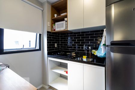 Cozinha de kitnet/studio para alugar com 1 quarto, 18m² em Vila Nova Conceição, São Paulo