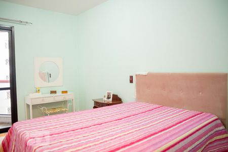 Apartamento à venda com 151m², 3 quartos e 2 vagas Apartamento à venda com 151m², 3 quartos e 2 vagasQuarto 1