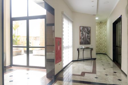 Apartamento à venda com 151m², 3 quartos e 2 vagas Apartamento à venda com 151m², 3 quartos e 2 vagasHall de Entrada