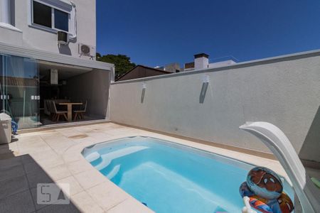 Casa à venda com 140m², 3 quartos e 1 vagaPiscina