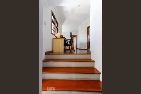 Casa à venda com 370m², 3 quartos e 3 vagas Casa à venda com 370m², 3 quartos e 3 vagasEscadas