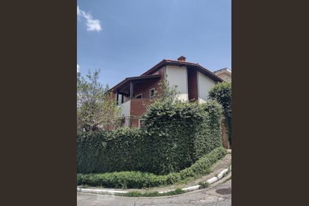 Casa à venda com 370m², 3 quartos e 3 vagas Casa à venda com 370m², 3 quartos e 3 vagasFachada