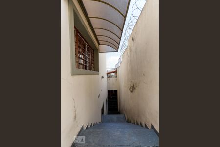 Casa à venda com 370m², 3 quartos e 3 vagas Casa à venda com 370m², 3 quartos e 3 vagasEscadas Garagem