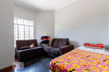 Casa à venda com 370m², 3 quartos e 3 vagas Casa à venda com 370m², 3 quartos e 3 vagasSala de TV