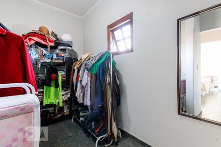 Casa à venda com 370m², 3 quartos e 3 vagas Casa à venda com 370m², 3 quartos e 3 vagasCloset da Suíte