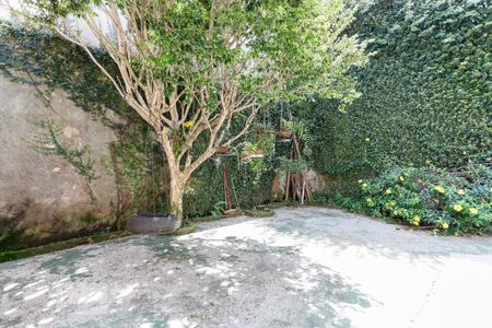 Casa à venda com 370m², 3 quartos e 3 vagas Casa à venda com 370m², 3 quartos e 3 vagasQuintal