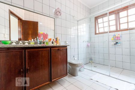 Casa à venda com 370m², 3 quartos e 3 vagas Casa à venda com 370m², 3 quartos e 3 vagasBanheiro