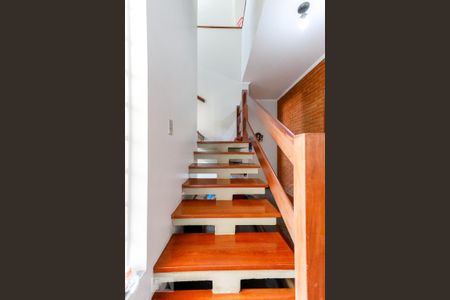 Casa à venda com 370m², 3 quartos e 3 vagas Casa à venda com 370m², 3 quartos e 3 vagasEscada Quartos