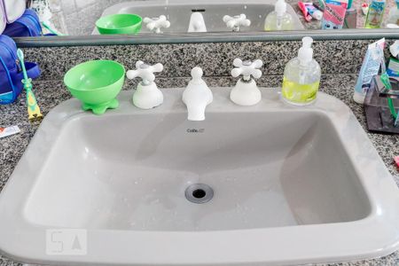 Casa à venda com 370m², 3 quartos e 3 vagas Casa à venda com 370m², 3 quartos e 3 vagasBanheiro