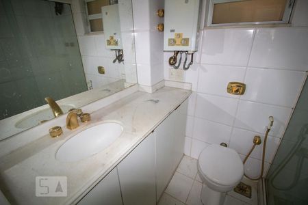 Apartamento para alugar com 163m², 4 quartos e 1 vaga Apartamento para alugar com 163m², 4 quartos e 1 vagaBanheiro