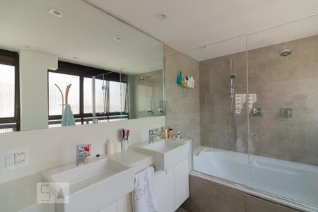 Apartamento à venda com 150m², 3 quartos e 3 vagasBanheiro Suíte 2