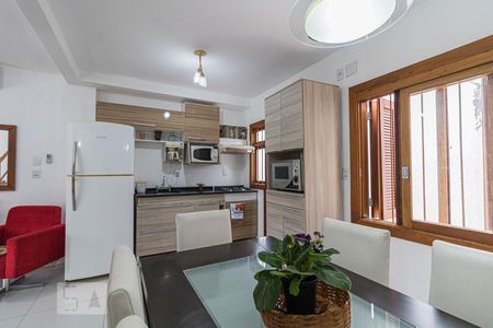 Sala/Cozinha de casa para alugar com 2 quartos, 130m² em Jardim Itu Sabará, Porto Alegre