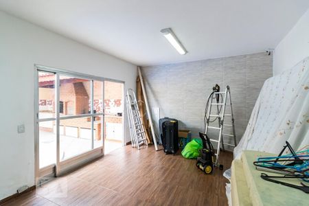 Casa à venda com 350m², 5 quartos e 4 vagasFundos - Salão de festas