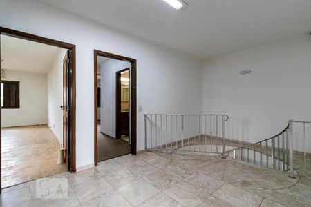 Casa à venda com 350m², 5 quartos e 4 vagas2o. Andar - Hall