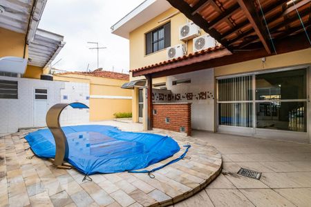 Casa à venda com 350m², 5 quartos e 4 vagasFundos - Piscina e Churrasqueira