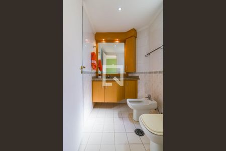 Apartamento à venda com 250m², 4 quartos e 4 vagas Apartamento à venda com 250m², 4 quartos e 4 vagasBanheiro Quarto 1