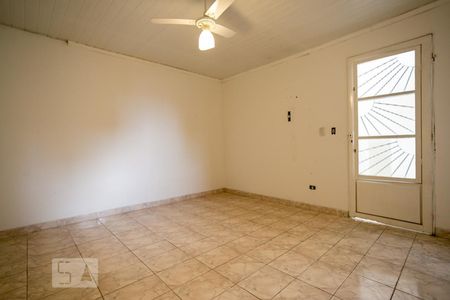 Casa à venda com 130m², 4 quartos e 2 vagas Casa à venda com 130m², 4 quartos e 2 vagasEdícula - Suíte