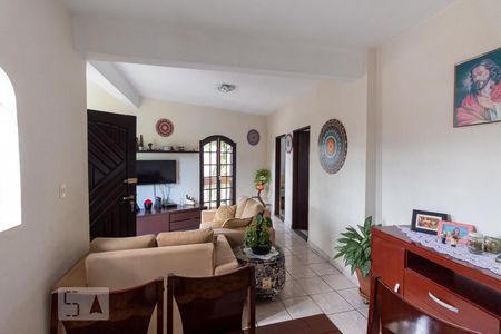 Sala de casa para alugar com 5 quartos, 200m² em Vila Ré, São Paulo