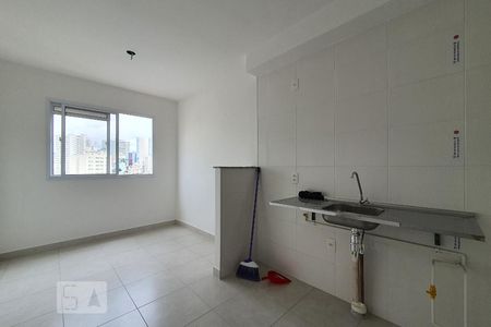 Sala/cozinha de Apartamento com 1 quarto, 27m² Liberdade