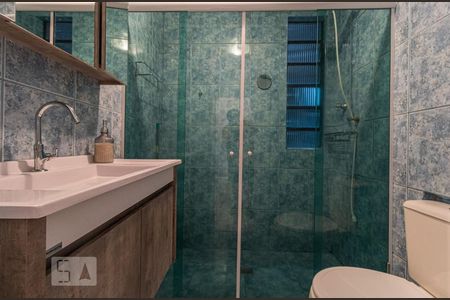 Banheiro de apartamento à venda com 1 quarto, 56m² em Rubem Berta, Porto Alegre