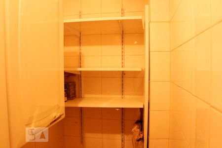 Apartamento à venda com 65m², 2 quartos e 1 vagaDetalhe do Banheiro de Serviço