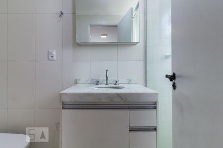 Banheiro Suite de apartamento para alugar com 2 quartos, 70m² em Vila Olímpia, São Paulo