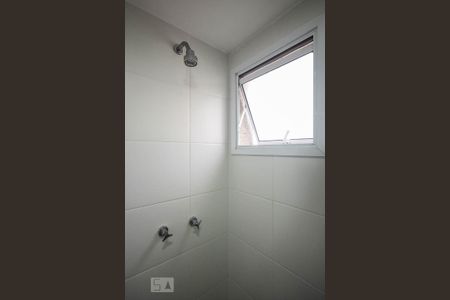 Apartamento para alugar com 75m², 2 quartos e 2 vagas Apartamento para alugar com 75m², 2 quartos e 2 vagasChuveiro do banheiro da suíte