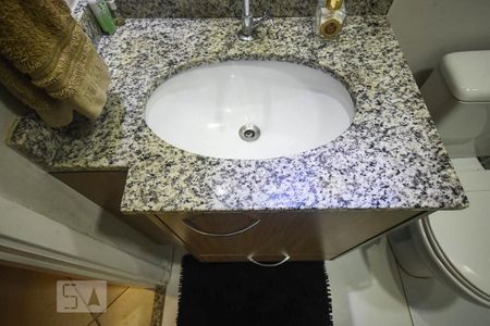 Apartamento para alugar com 75m², 2 quartos e 2 vagas Apartamento para alugar com 75m², 2 quartos e 2 vagasPia do banheiro