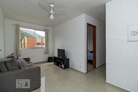 Sala de apartamento à venda com 2 quartos, 55m² em Jardim Sulacap, Rio de Janeiro