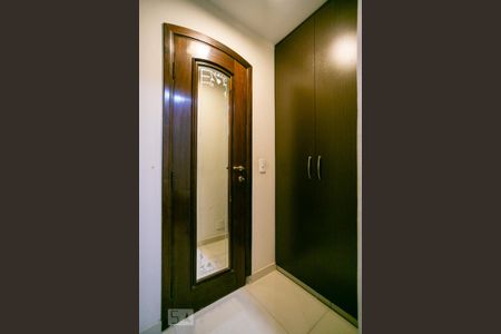 Casa à venda com 400m², 4 quartos e 8 vagas Casa à venda com 400m², 4 quartos e 8 vagasCloset da suíte