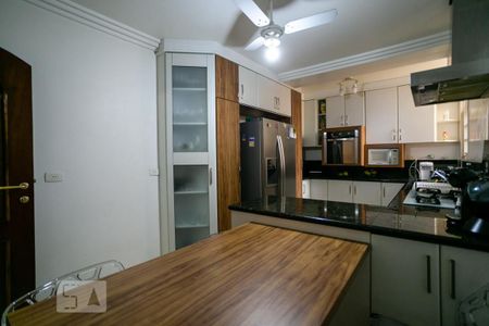 Casa à venda com 400m², 4 quartos e 8 vagas Casa à venda com 400m², 4 quartos e 8 vagasCozinha