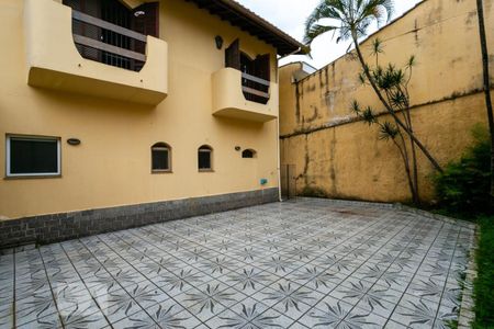 Casa à venda com 400m², 4 quartos e 8 vagas Casa à venda com 400m², 4 quartos e 8 vagasQuintal