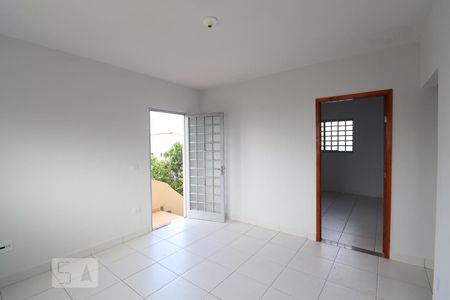 Sala de casa para alugar com 3 quartos, 90m² em Setor Leste Universitário, Goiânia