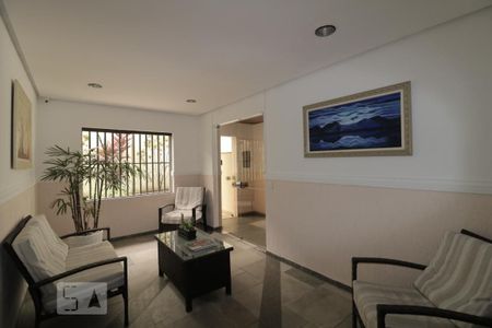 Apartamento à venda com 115m², 2 quartos e 2 vagasHall social