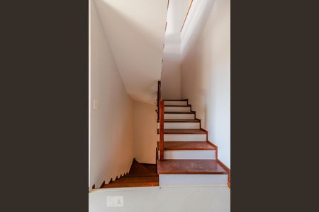 Casa à venda com 262m², 3 quartos e 3 vagasEscada