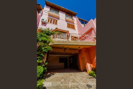 Casa à venda com 262m², 3 quartos e 3 vagasFachada