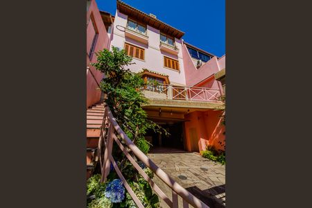 Casa à venda com 262m², 3 quartos e 3 vagasFachada