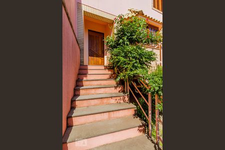 Casa à venda com 262m², 3 quartos e 3 vagasEscada