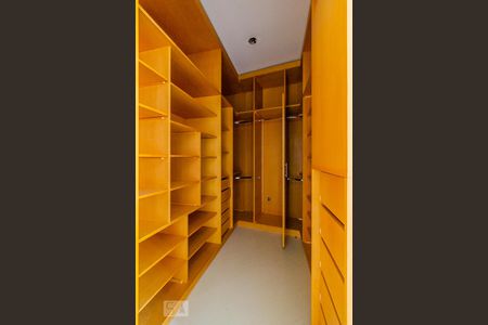 Casa à venda com 262m², 3 quartos e 3 vagasCloset