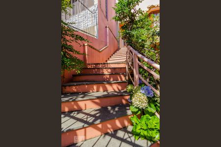 Casa à venda com 262m², 3 quartos e 3 vagasEscada