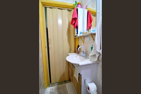 Casa à venda com 110m², 2 quartos e 1 vagaBanheiro 1