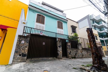 Casa à venda com 273m², 3 quartos e 1 vaga Casa à venda com 273m², 3 quartos e 1 vagaFachada