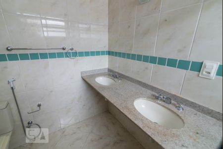 Casa à venda com 273m², 3 quartos e 1 vagaBanheiro 1