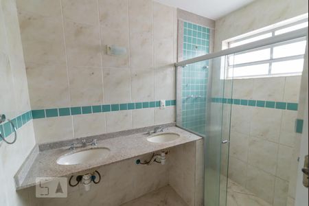 Casa à venda com 273m², 3 quartos e 1 vagaBanheiro 1