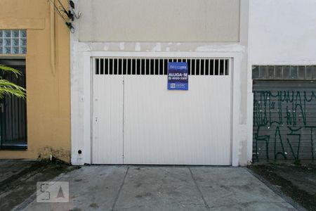 Casa à venda com 120m², 1 quarto e 1 vaga Casa à venda com 120m², 1 quarto e 1 vagaFachada