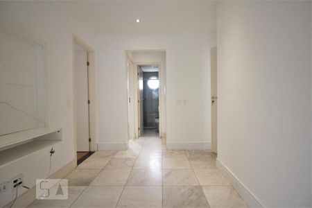 Corredor de apartamento para alugar com 2 quartos, 117m² em Vila Suzana, São Paulo