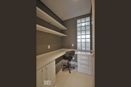 Escritório de apartamento para alugar com 2 quartos, 117m² em Vila Suzana, São Paulo